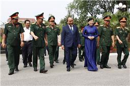 Chủ tịch nước Nguyễn Xuân Phúc thăm và làm việc tại Quân khu